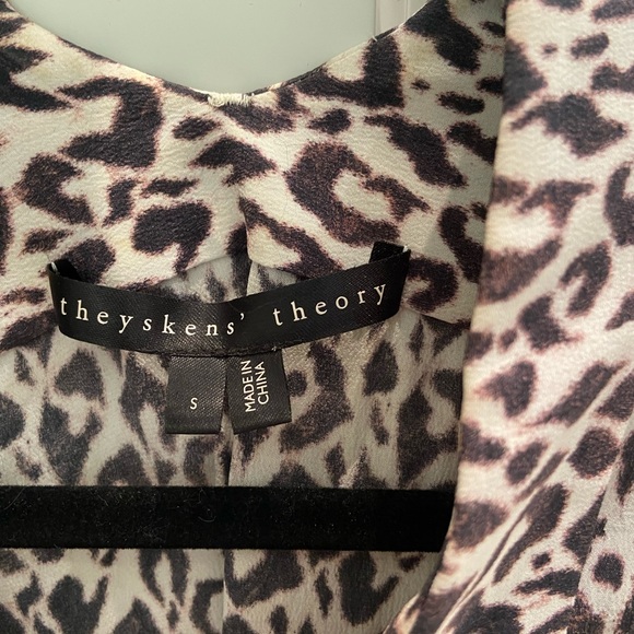 Theysken’s Theory silk blouse, cream/black/lavender undertones, size small - Picture 3 of 4